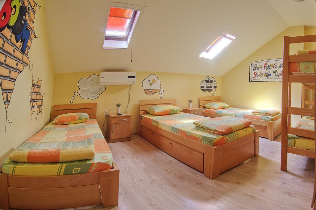 City Hostel Novi Sad Pokoj fotografie